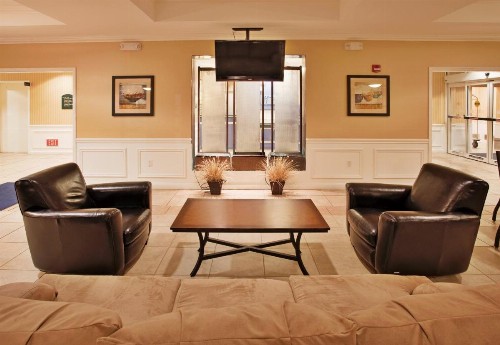 Holiday Inn Express Hotel & Suites Wichita Airport an IHG Hotel - image 16