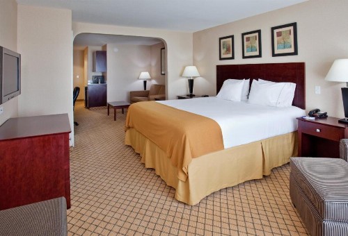 Holiday Inn Express Hotel & Suites Wichita Airport an IHG Hotel - image 17