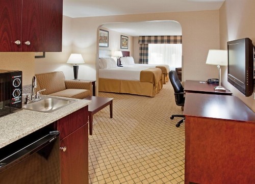 Holiday Inn Express Hotel & Suites Wichita Airport an IHG Hotel - image 18