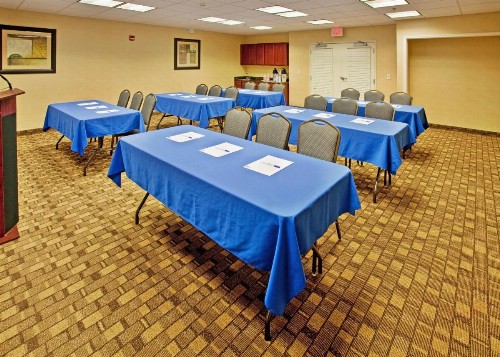 Holiday Inn Express Hotel & Suites Wichita Airport an IHG Hotel - image 32