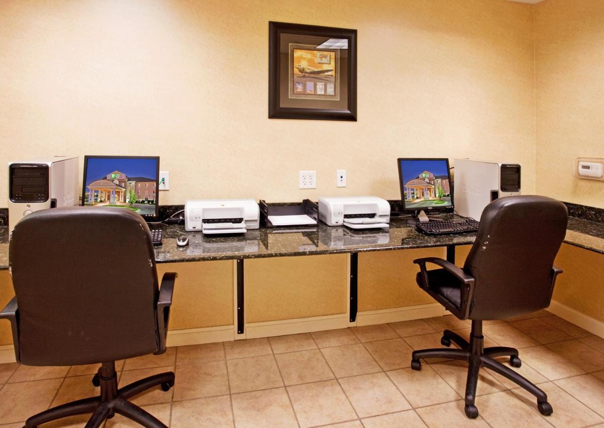 Holiday Inn Express Hotel & Suites Wichita Airport an IHG Hotel - image 5