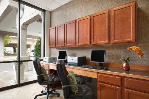 Wyndham Garden Wichita Downtown - image 16