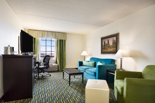 Wyndham Garden Wichita Downtown - image 37