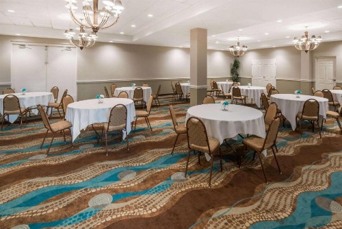 Wyndham Garden Wichita Downtown - image 7