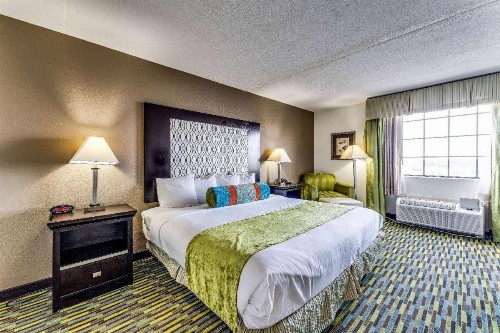 Wyndham Garden Wichita Downtown - image 9