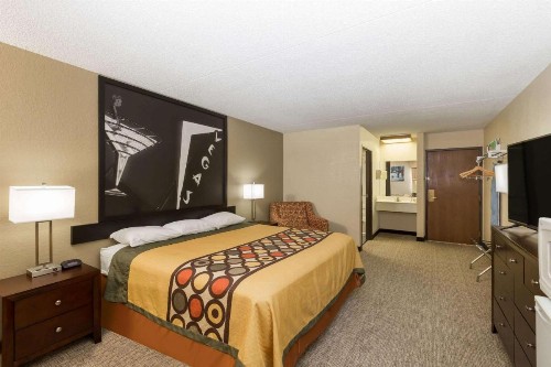 Super 8 by Wyndham Wichita North - image 11