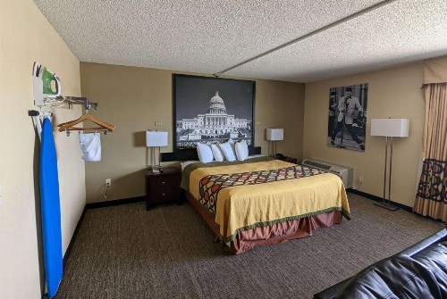 Super 8 by Wyndham Wichita North - image 15