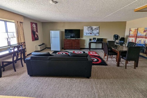 Super 8 by Wyndham Wichita North - image 18