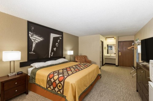 Super 8 by Wyndham Wichita North - image 25