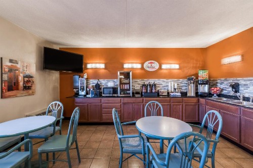 Super 8 by Wyndham Wichita North - image 32