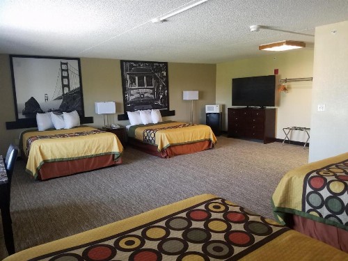 Super 8 by Wyndham Wichita North - image 38