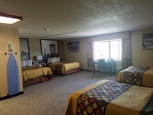 Super 8 by Wyndham Wichita North - image 39
