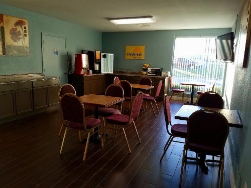 Days Inn & Suites by Wyndham Wichita East - image 3