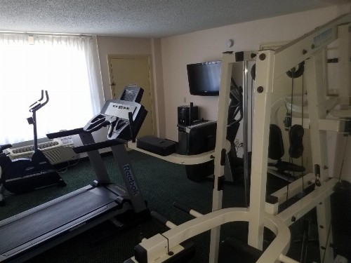 Days Inn & Suites by Wyndham Wichita East - image 9