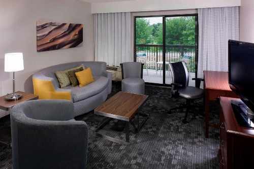 Courtyard by Marriott Wichita East - image 10