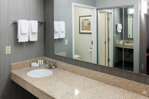 Courtyard by Marriott Wichita East - image 3