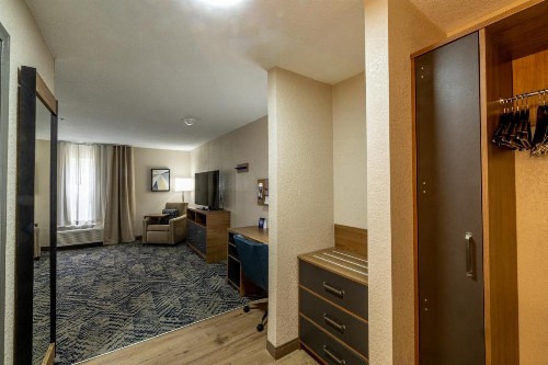 Wichita West Inn and Suites - image 2