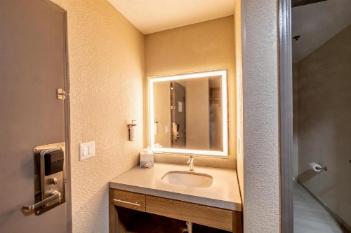 Wichita West Inn and Suites - image 36