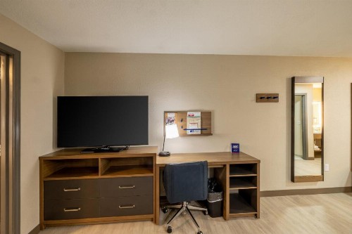 Wichita West Inn and Suites - image 46