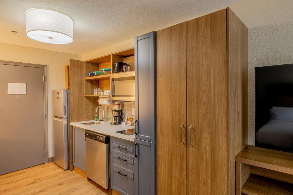 Wichita West Inn and Suites - image 5