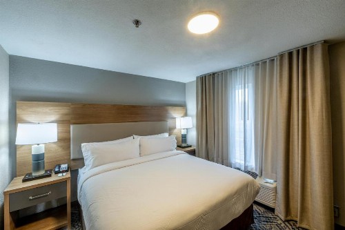 Wichita West Inn and Suites - image 7