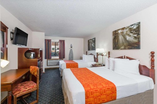Howard Johnson by Wyndham Wichita Airport - image 11