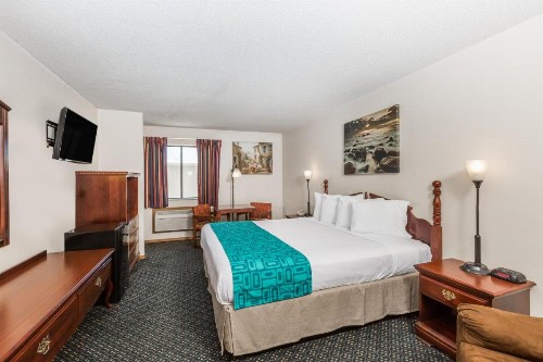 Howard Johnson by Wyndham Wichita Airport - image 20