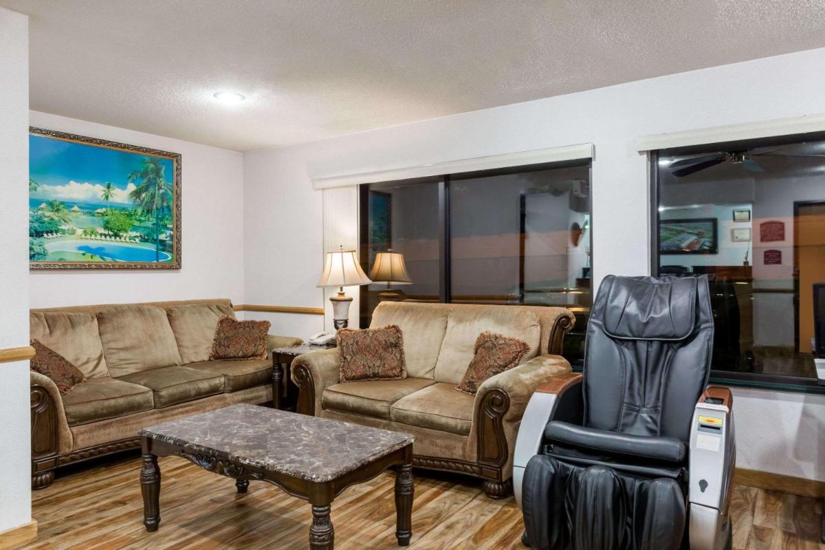 Howard Johnson by Wyndham Wichita Airport - image 3