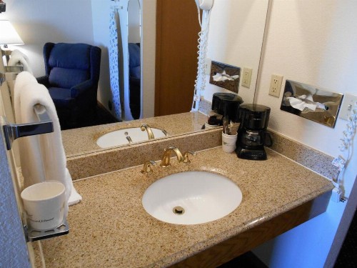 Howard Johnson by Wyndham Wichita Airport - image 32