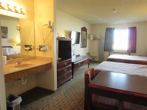 Howard Johnson by Wyndham Wichita Airport - image 36