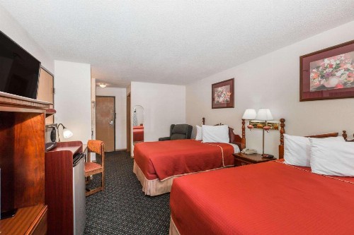 Howard Johnson by Wyndham Wichita Airport - image 4
