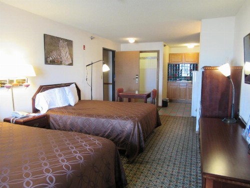Howard Johnson by Wyndham Wichita Airport - image 40