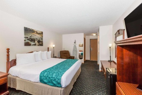 Howard Johnson by Wyndham Wichita Airport - image 6