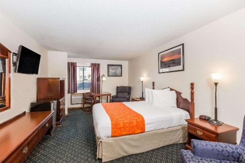Howard Johnson by Wyndham Wichita Airport - image 7