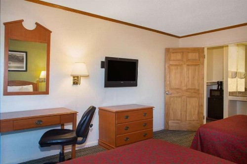 Days Inn by Wyndham Wichita West Near Airport - image 10