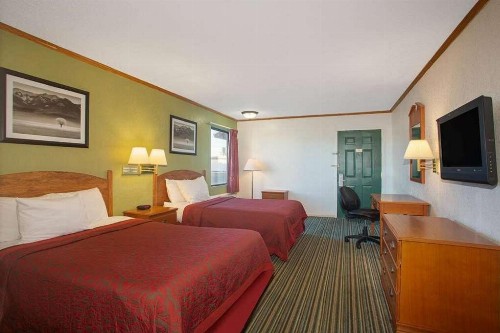 Days Inn by Wyndham Wichita West Near Airport - image 3