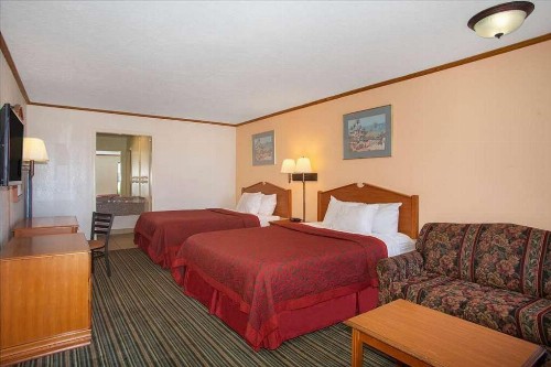 Days Inn by Wyndham Wichita West Near Airport - image 7