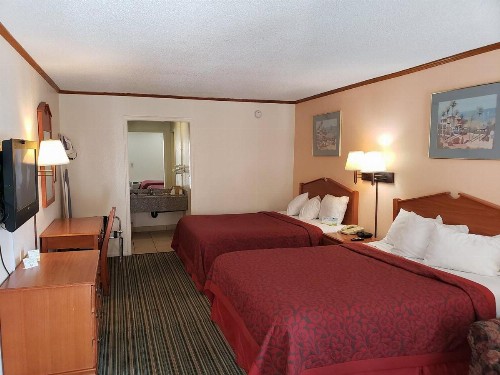 Days Inn by Wyndham Wichita West Near Airport - image 8