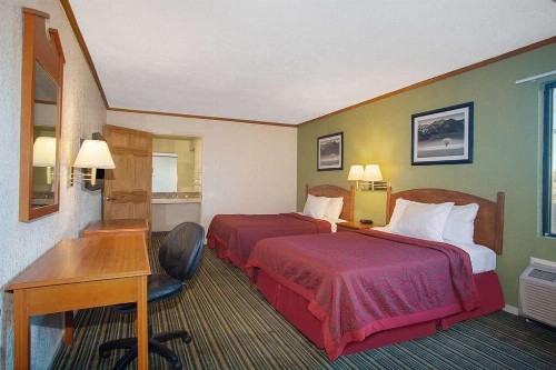 Days Inn by Wyndham Wichita West Near Airport - image 9