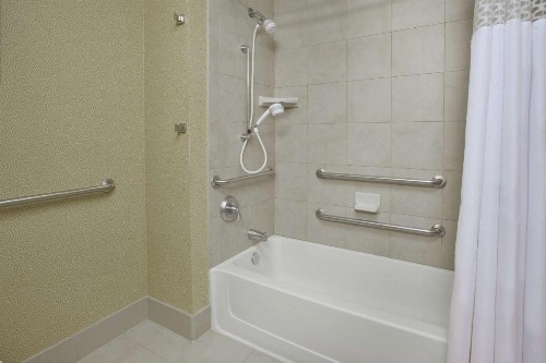 Hampton Inn & Suites Wichita-Northeast - image 10