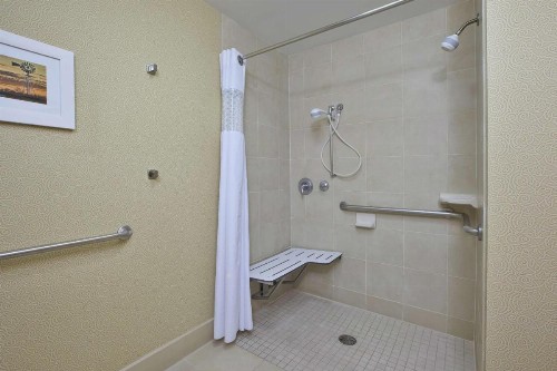 Hampton Inn & Suites Wichita-Northeast - image 11