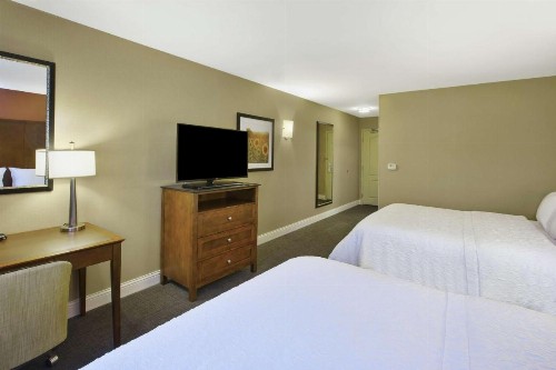 Hampton Inn & Suites Wichita-Northeast - image 12