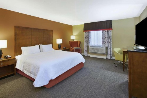 Hampton Inn & Suites Wichita-Northeast - image 14