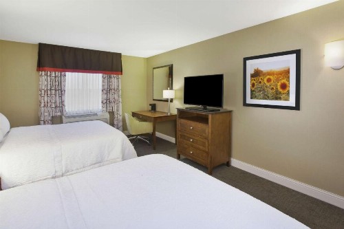 Hampton Inn & Suites Wichita-Northeast - image 15
