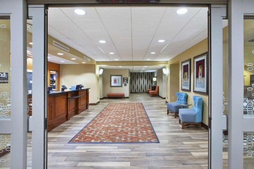 Hampton Inn & Suites Wichita-Northeast - image 16