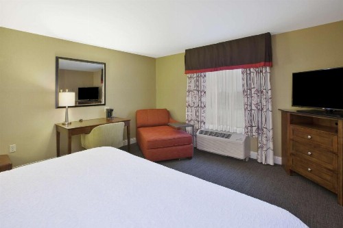 Hampton Inn & Suites Wichita-Northeast - image 17