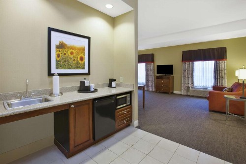Hampton Inn & Suites Wichita-Northeast - image 18