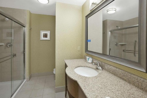 Hampton Inn & Suites Wichita-Northeast - image 19