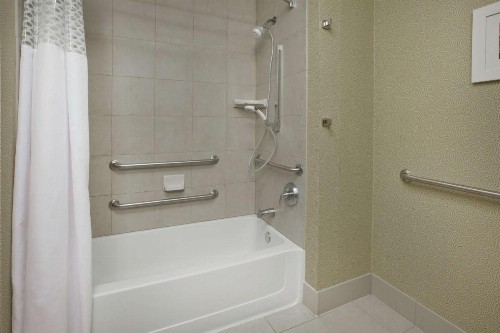 Hampton Inn & Suites Wichita-Northeast - image 2