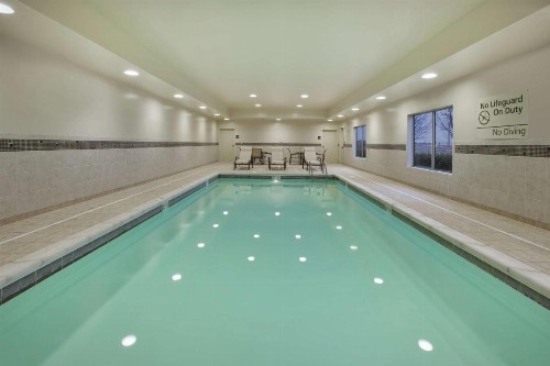 Hampton Inn & Suites Wichita-Northeast - image 27
